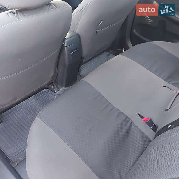 Седан Toyota Corolla 2013 в Чернигове