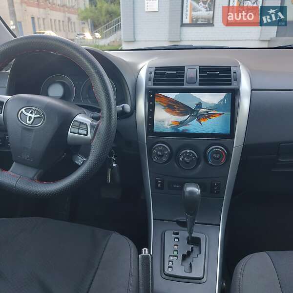 Седан Toyota Corolla 2013 в Чернигове