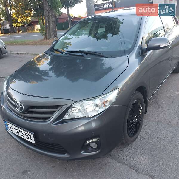 Седан Toyota Corolla 2013 в Чернигове