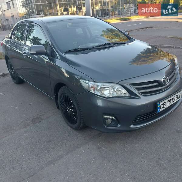 Седан Toyota Corolla 2013 в Чернигове