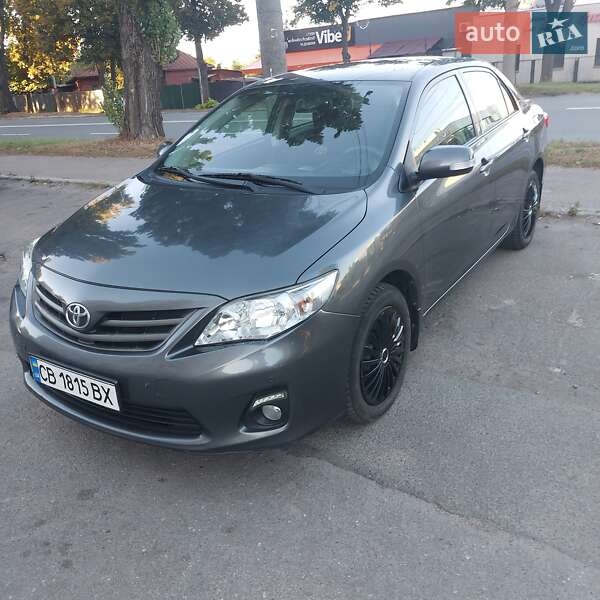 Седан Toyota Corolla 2013 в Чернигове