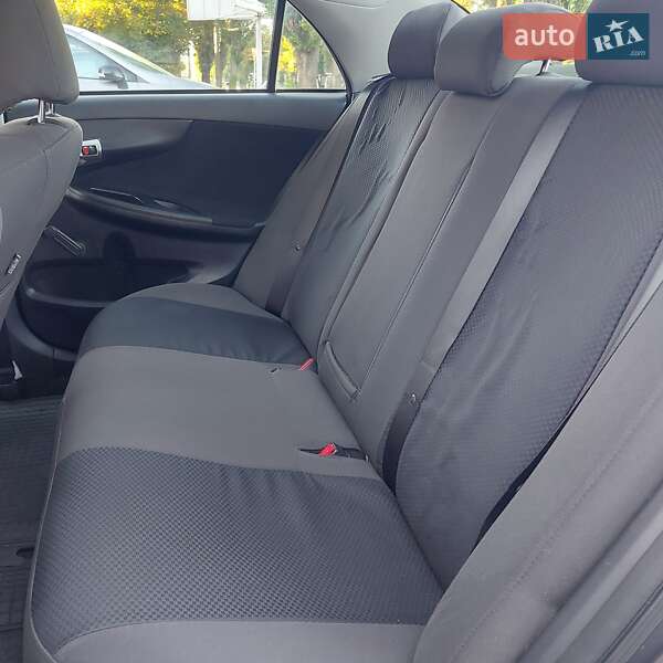 Седан Toyota Corolla 2013 в Чернигове