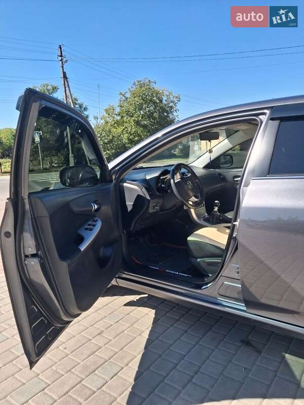 Седан Toyota Corolla 2011 в Шполе