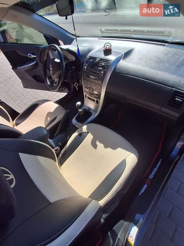 Седан Toyota Corolla 2011 в Шполе