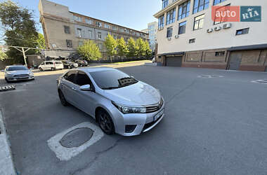 Седан Toyota Corolla 2014 в Днепре