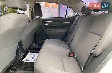 Седан Toyota Corolla 2017 в 