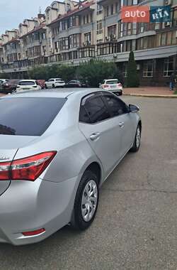 Седан Toyota Corolla 2014 в Киеве
