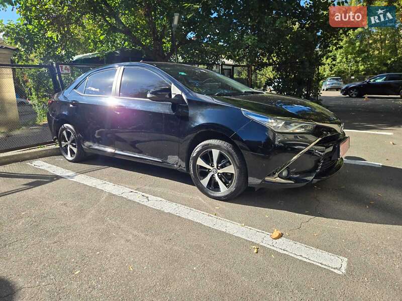 Седан Toyota Corolla 2020 в Києві