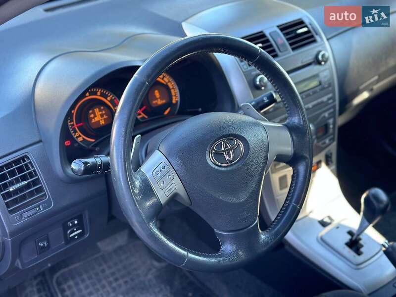 Седан Toyota Corolla 2007 в Днепре