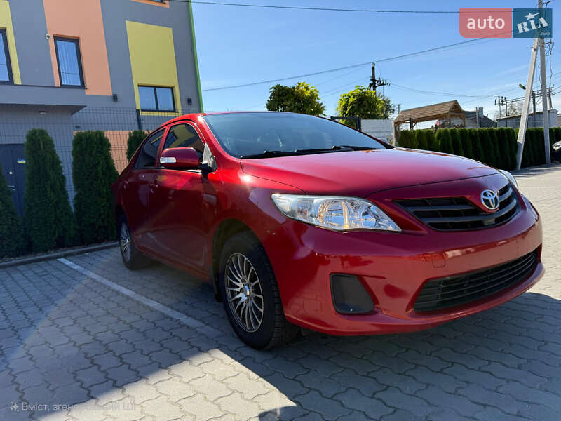 Седан Toyota Corolla 2012 в Львове