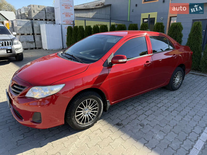 Седан Toyota Corolla 2012 в Львове