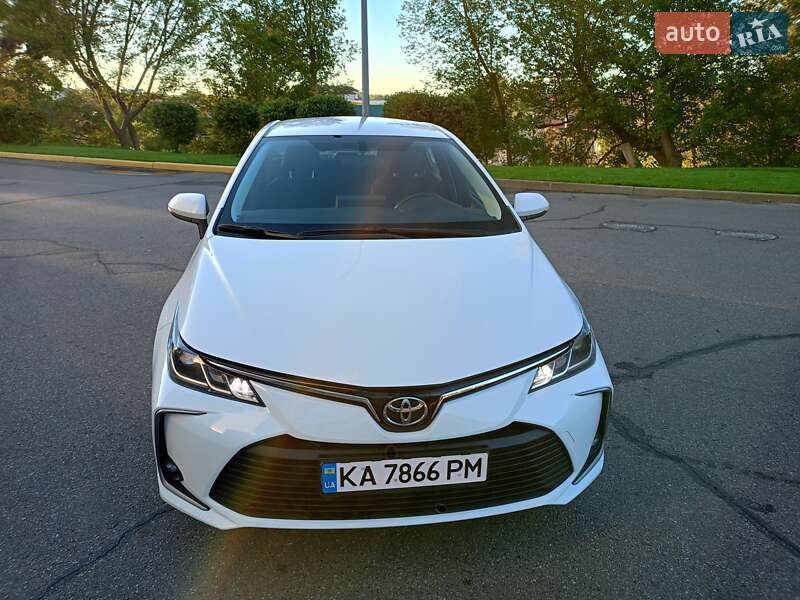 Седан Toyota Corolla 2021 в Киеве