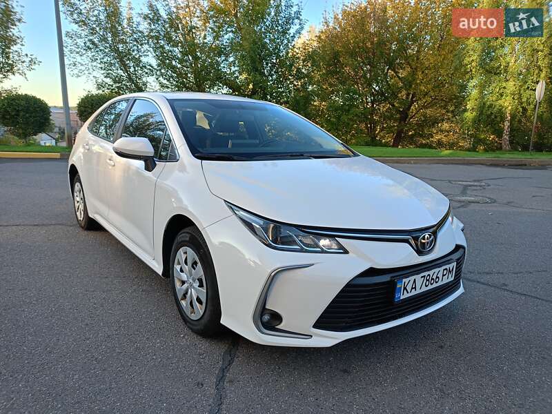 Седан Toyota Corolla 2021 в Киеве