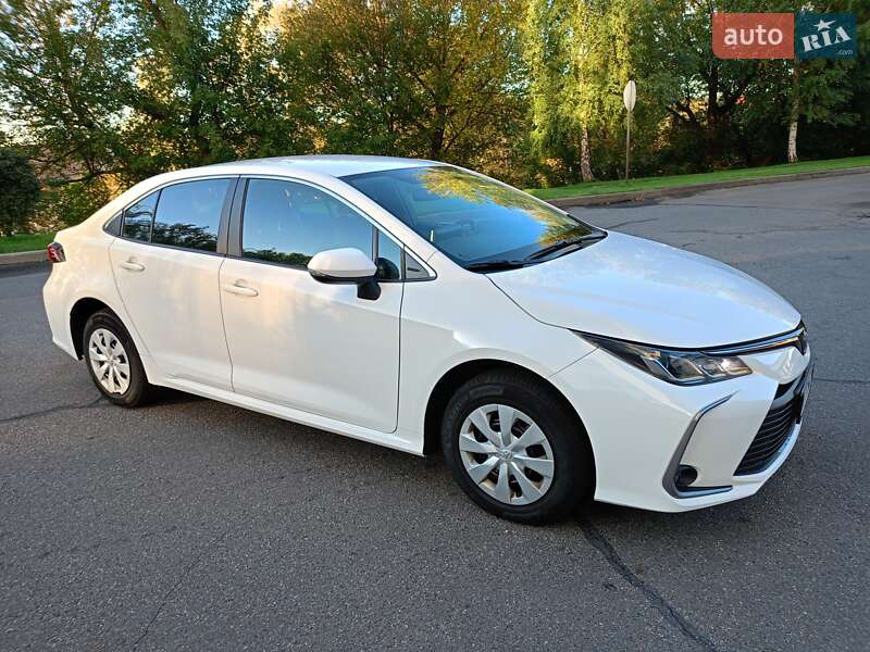 Седан Toyota Corolla 2021 в Киеве