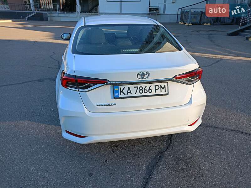 Седан Toyota Corolla 2021 в Киеве