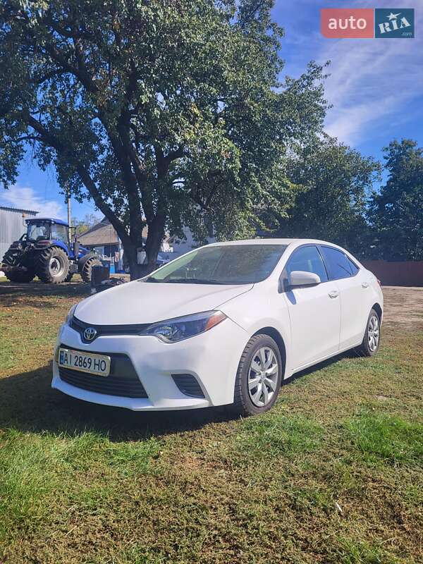 Седан Toyota Corolla 2016 в Могилев-Подольске