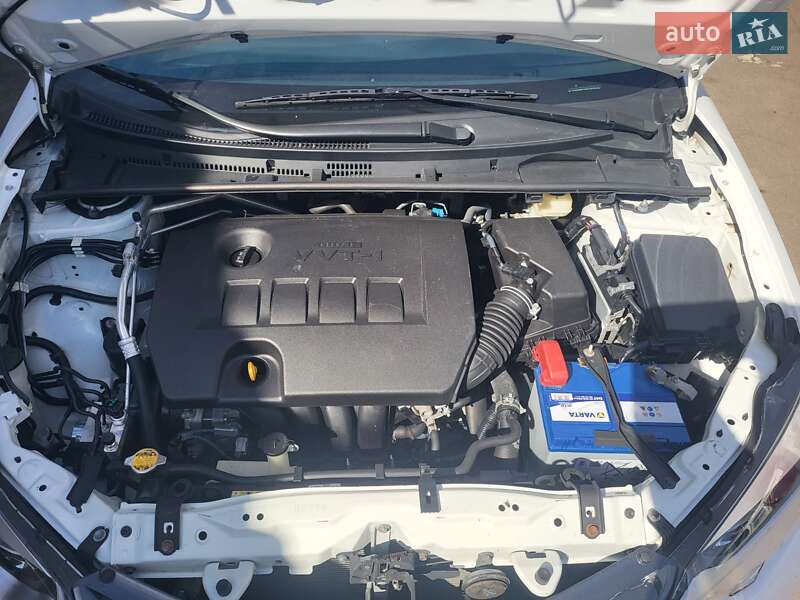Седан Toyota Corolla 2016 в Могилев-Подольске
