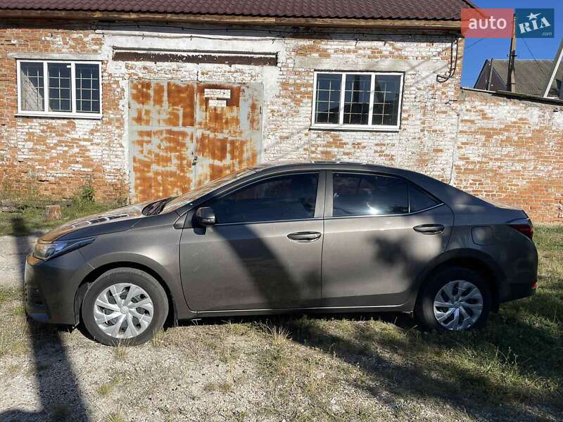 Седан Toyota Corolla 2017 в Сумах