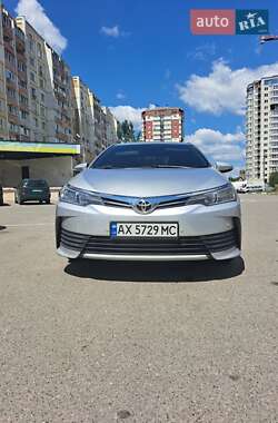 Седан Toyota Corolla 2016 в Харькове