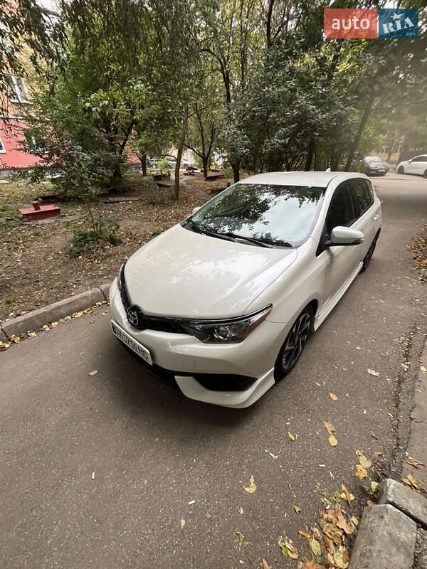 Хетчбек Toyota Corolla 2017 в Кропивницькому