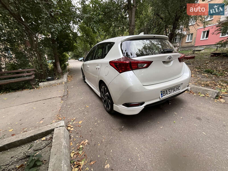 Хетчбек Toyota Corolla 2017 в Кропивницькому