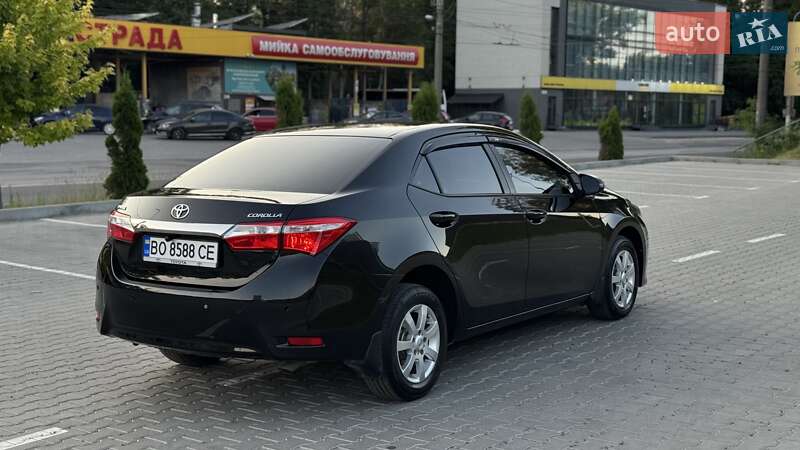 Седан Toyota Corolla 2016 в Тернополі