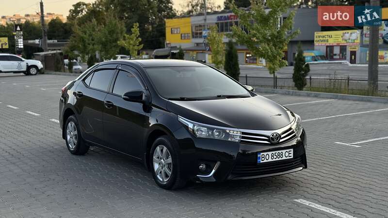 Седан Toyota Corolla 2016 в Тернополі