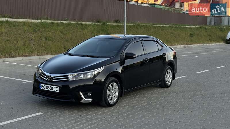 Седан Toyota Corolla 2016 в Тернополі