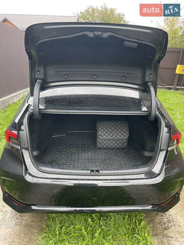 Седан Toyota Corolla 2019 в Киеве
