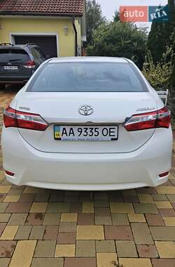 Седан Toyota Corolla 2013 в 