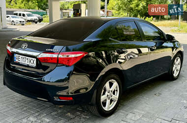 Седан Toyota Corolla 2014 в 