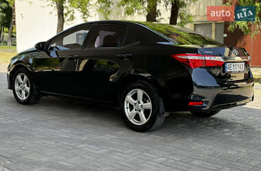 Седан Toyota Corolla 2014 в 