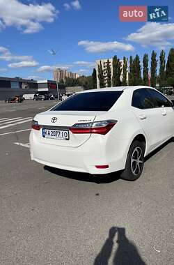 Седан Toyota Corolla 2017 в 