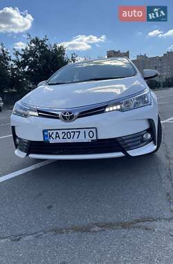 Седан Toyota Corolla 2017 в 