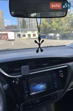 Седан Toyota Corolla 2017 в 