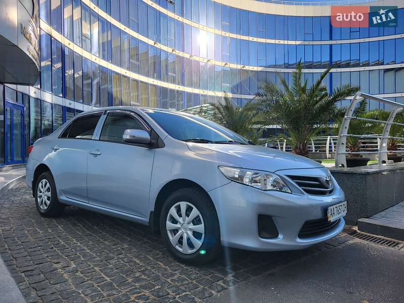 Седан Toyota Corolla 2011 в 