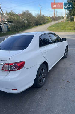 Седан Toyota Corolla 2013 в 
