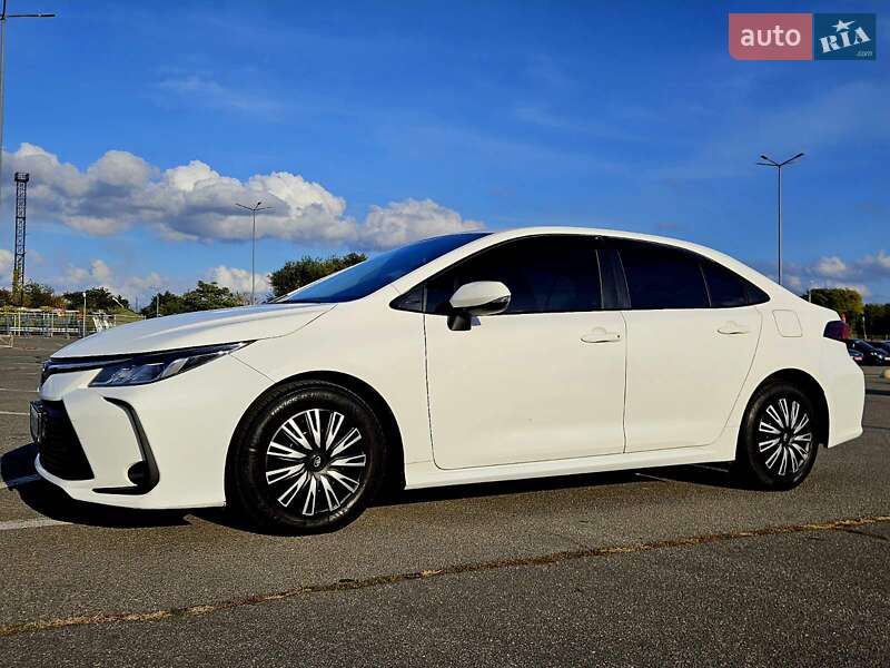 Седан Toyota Corolla 2019 в Днепре