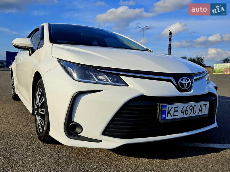 Седан Toyota Corolla 2019 в Днепре