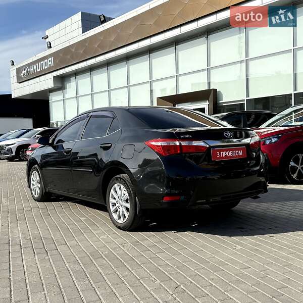 Седан Toyota Corolla 2016 в Полтаве