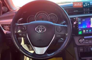 Седан Toyota Corolla 2013 в 