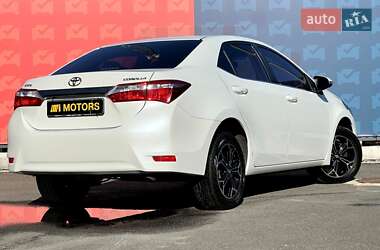 Седан Toyota Corolla 2013 в 