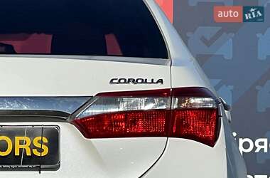 Седан Toyota Corolla 2013 в 