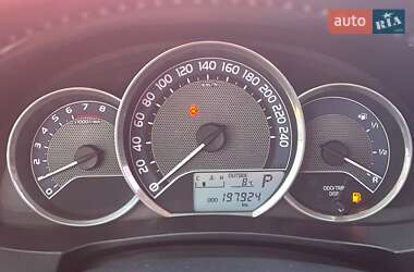 Седан Toyota Corolla 2013 в 