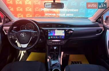 Седан Toyota Corolla 2013 в 