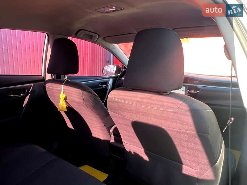 Седан Toyota Corolla 2013 в Києві