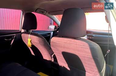 Седан Toyota Corolla 2013 в 