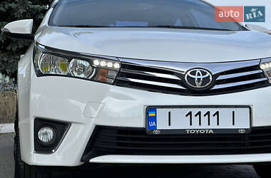 Седан Toyota Corolla 2013 в 