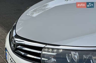 Седан Toyota Corolla 2013 в 