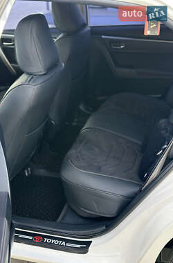 Седан Toyota Corolla 2013 в 